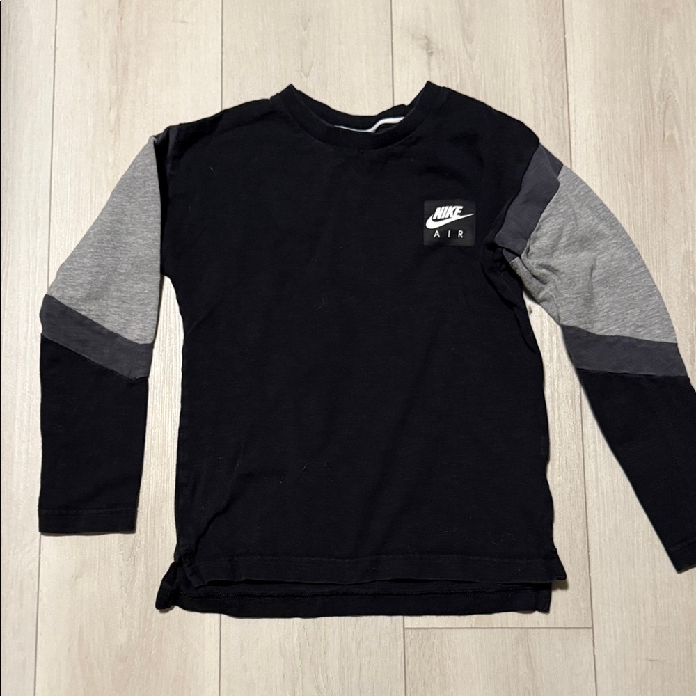 Nike kid’s Black Long-Sleeve Tee with Gray Sleeve Panels size M